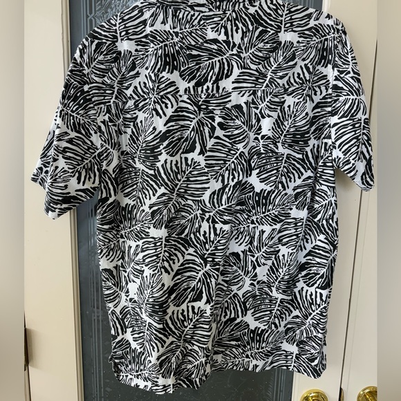 Black and white Hawaiian shirt size XL - Picture 3 of 3
